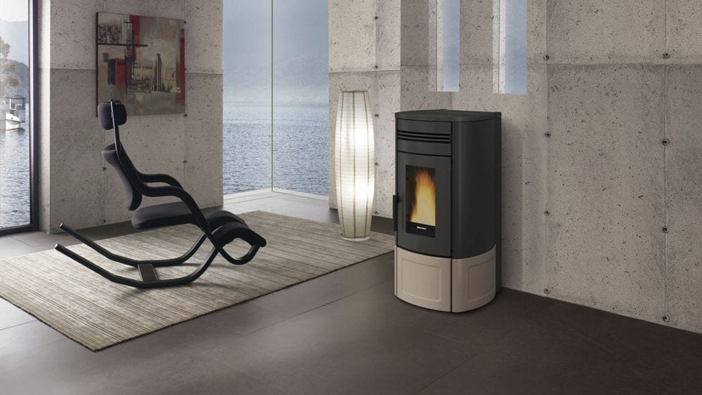 Noris Plus Lux von Extraflame im Wohnraum