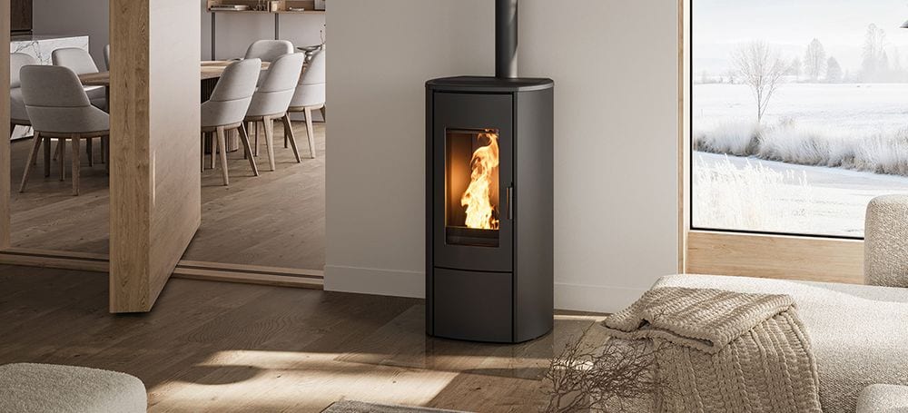 Ilvar 7 Stahl von Nordic Fire im Wohnraum
